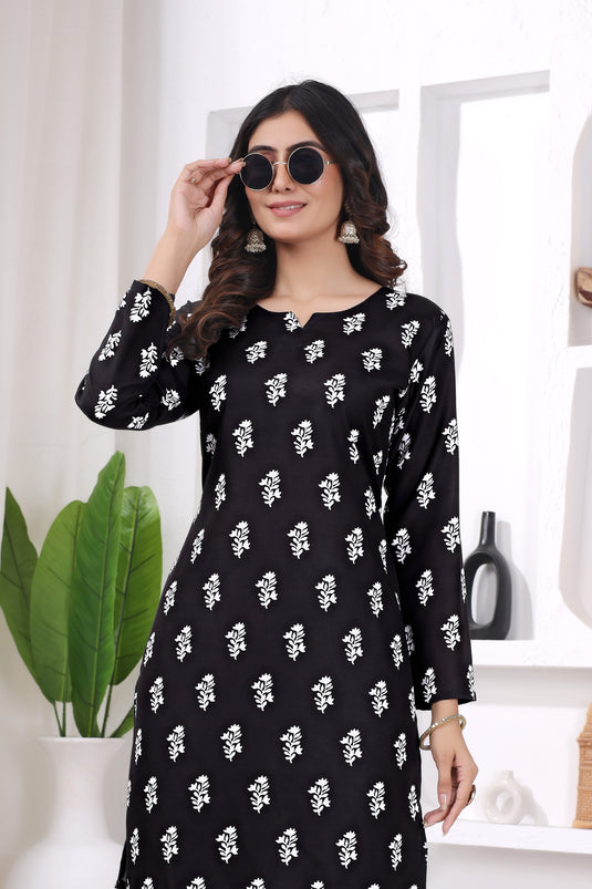 Elegant Black Kurta Set Featuring White Floral Prints with Coordinated Pants for a Stylish Everyday Look