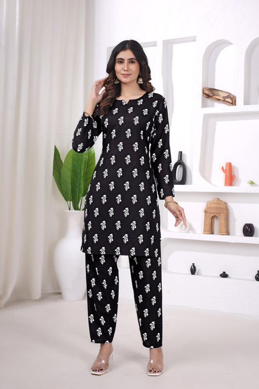 Elegant Black Kurta Set Featuring White Floral Prints with Coordinated Pants for a Stylish Everyday Look